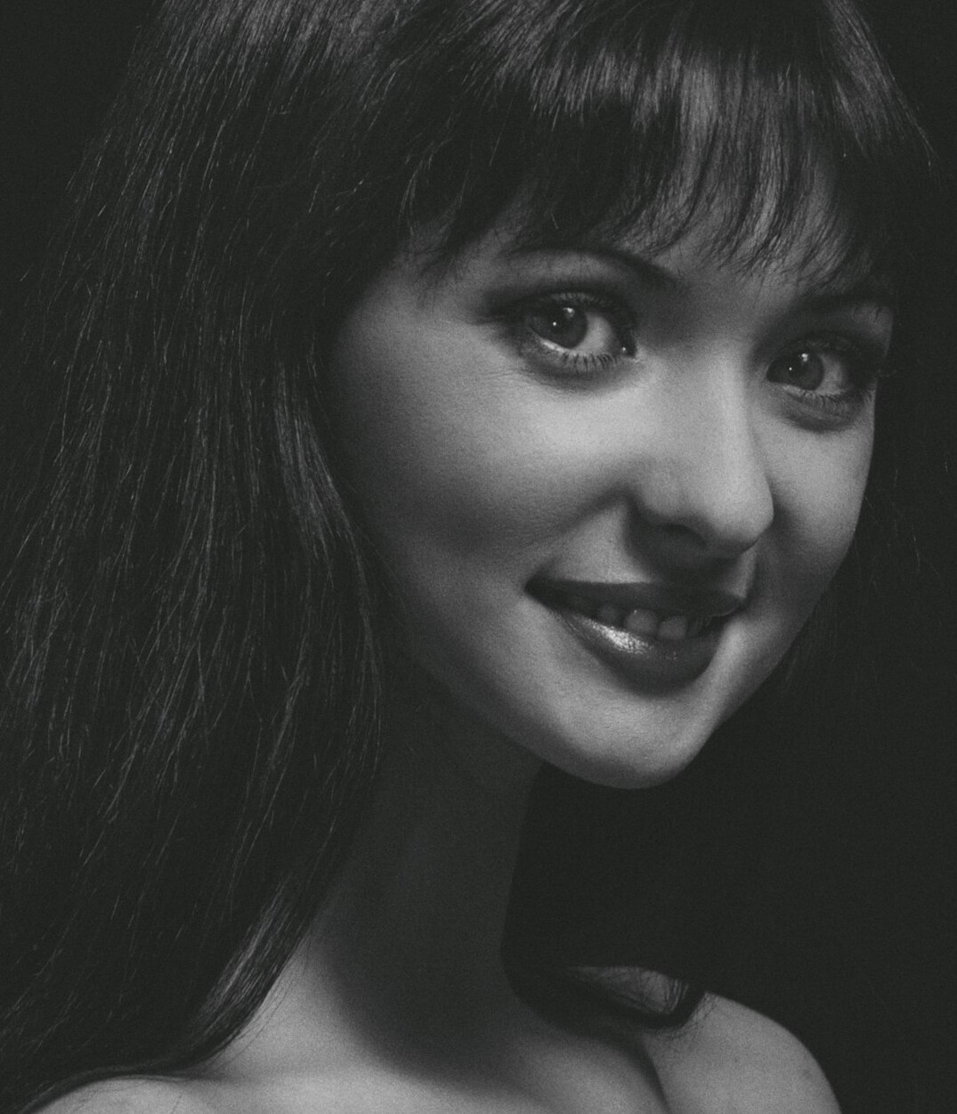 polish actress smiling