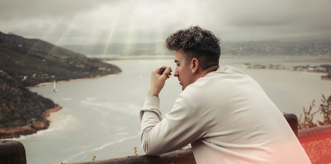 celebrity thinking alone